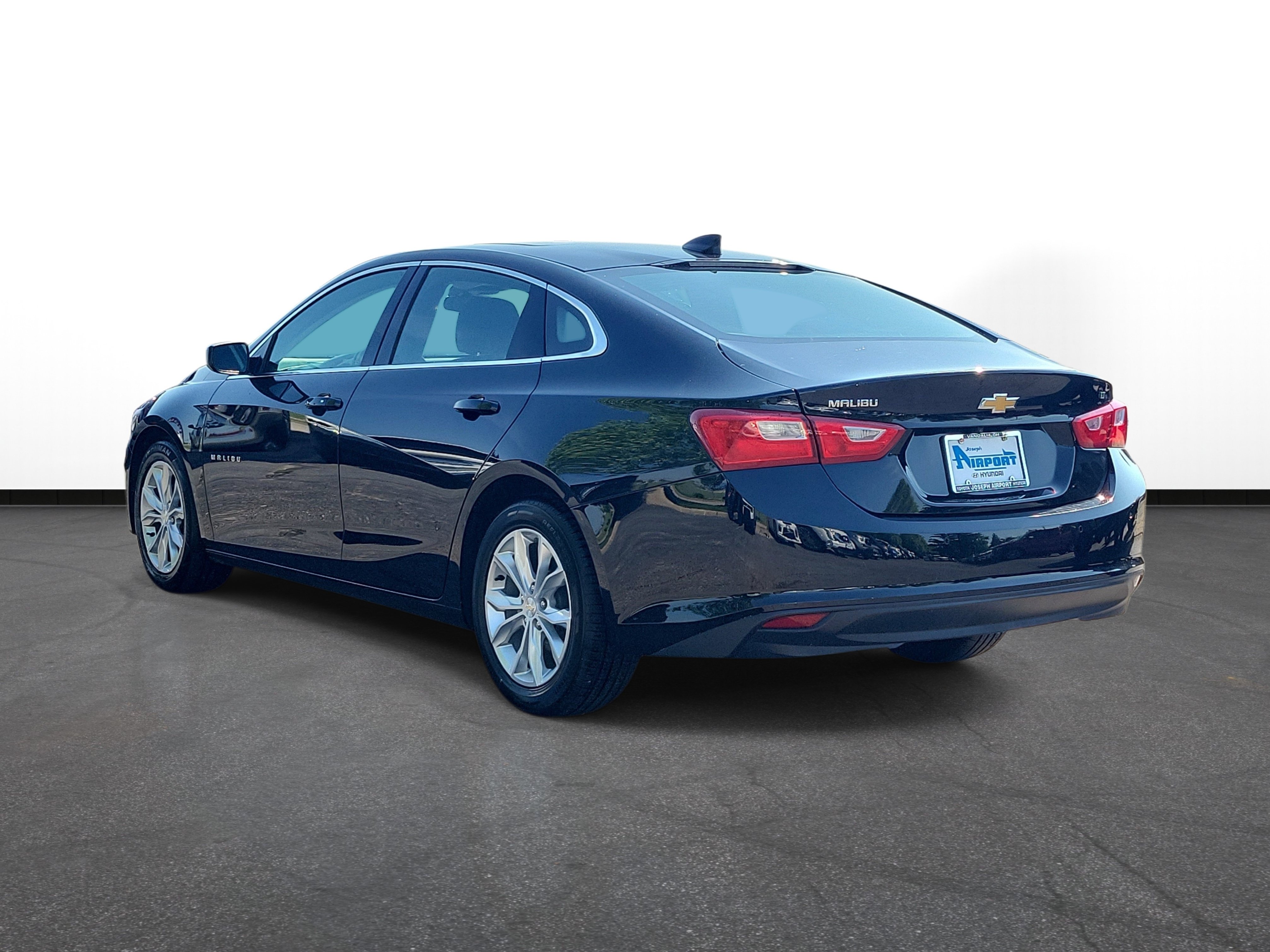 Used 2024 Chevrolet Malibu LT FWD image 3