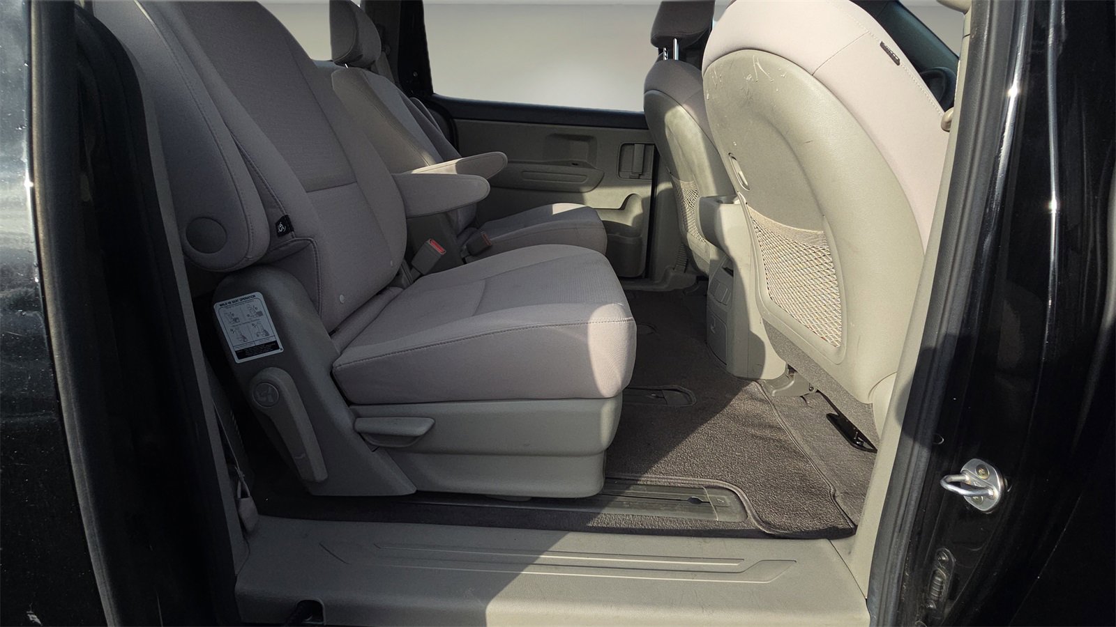 Used 2018 Kia Sedona L image 18