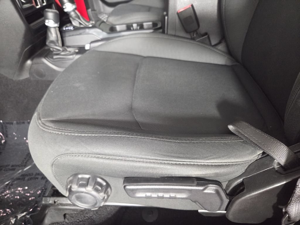Used 2021 Jeep Wrangler Unlimited Sahara AWD/4WD image 13