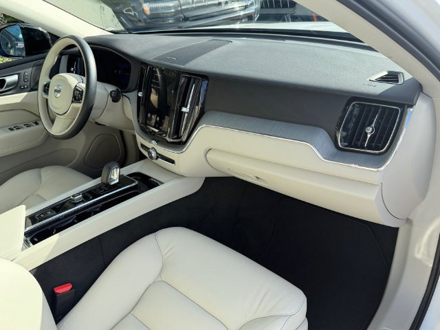 Certified 2024 Volvo XC60 B5 Plus w/ Protection Package AWD/4WD image 19