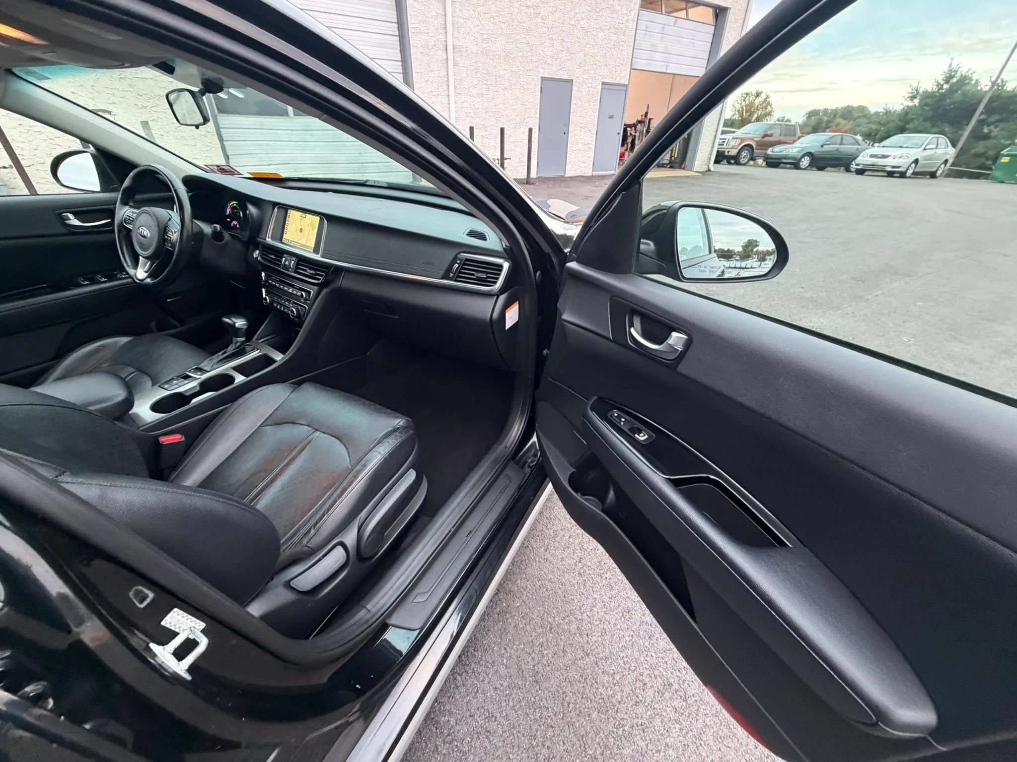 Used 2017 Kia Optima EX FWD image 24