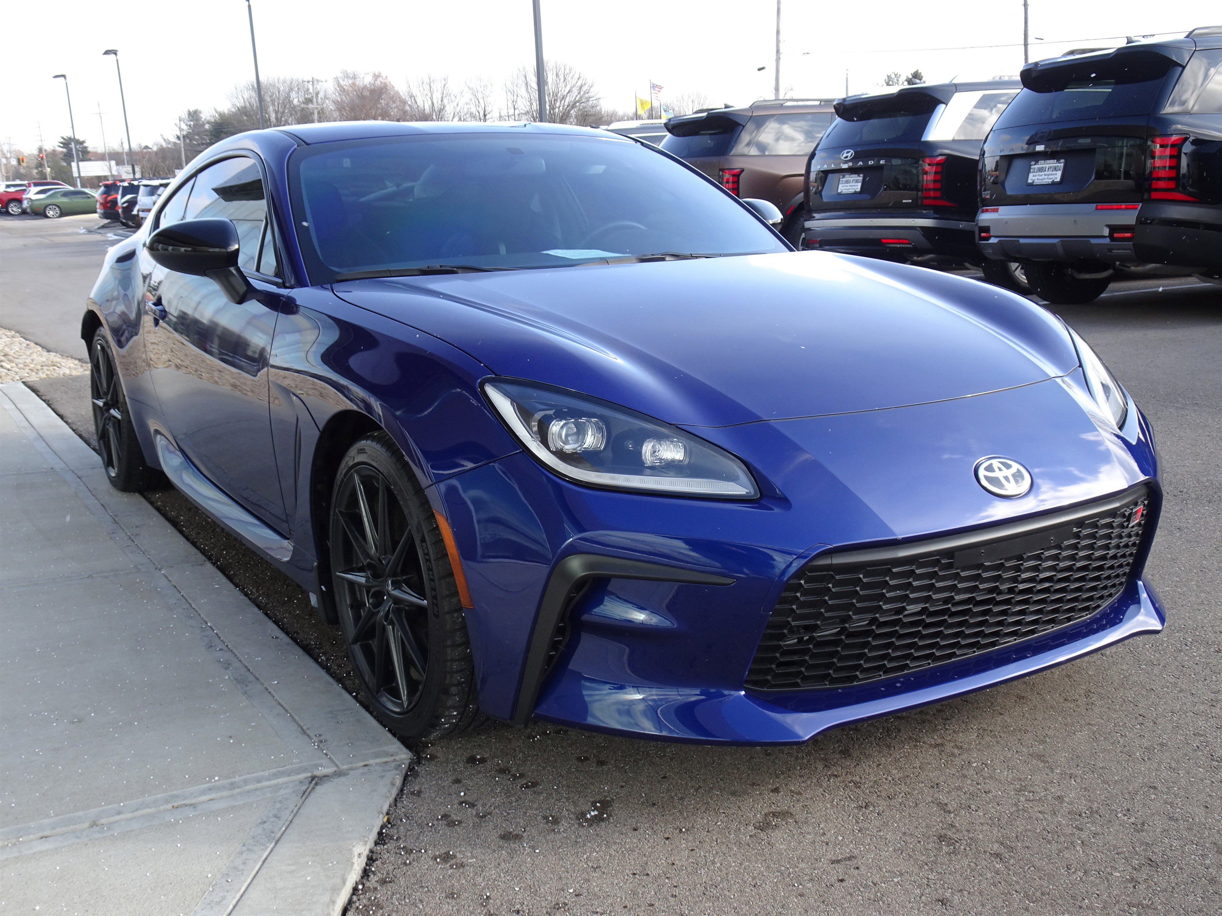 Used 2022 Toyota GR86 Premium w/ ALL Weather Mat Package (TMS) image 6