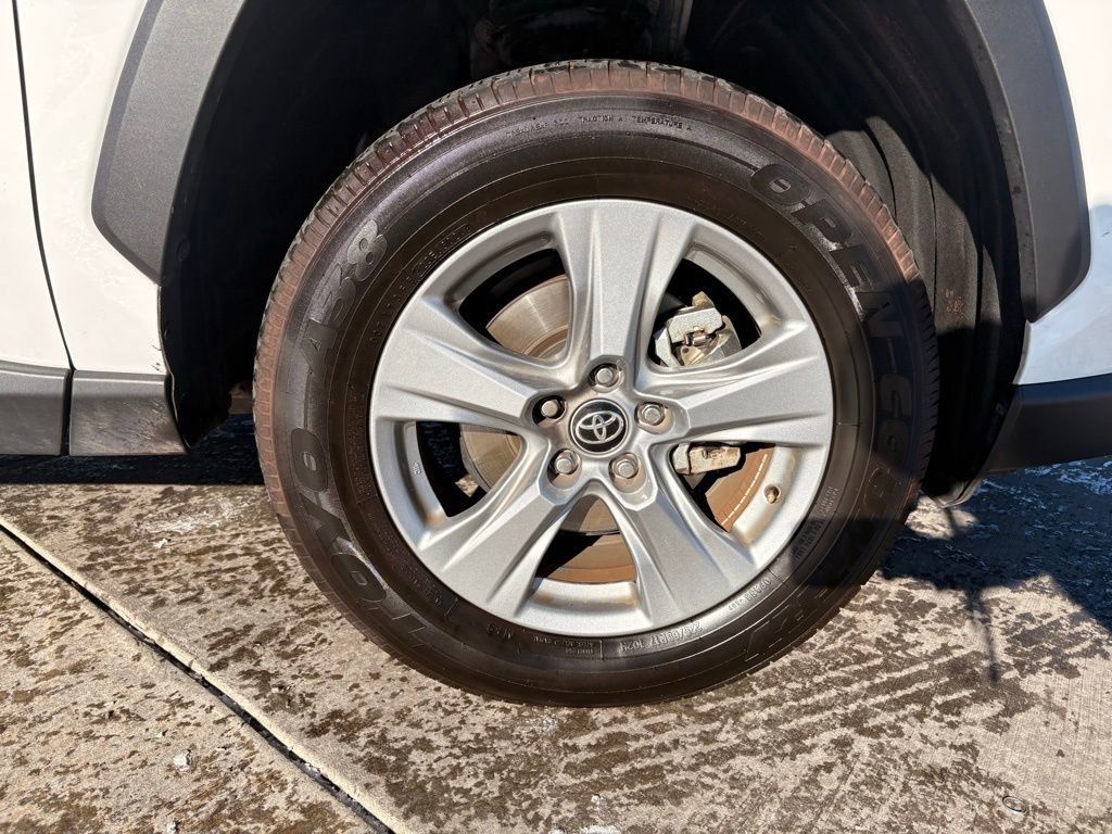Used 2025 Toyota RAV4 XLE image 36