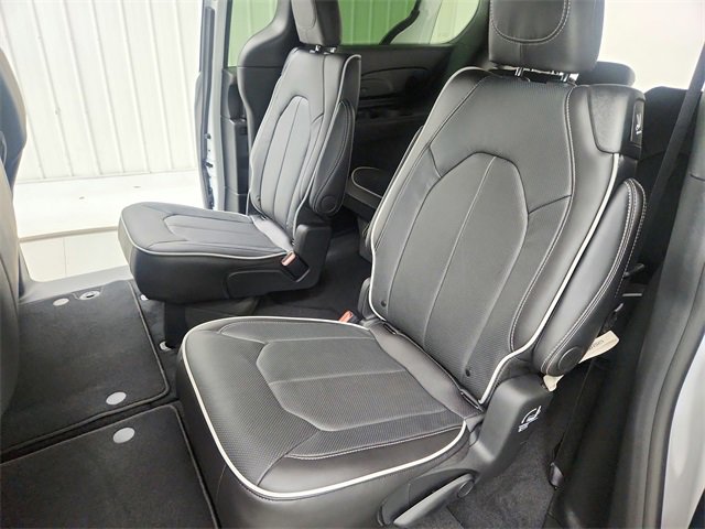 New 2026 Chrysler Pacifica Limited w/ S Appearance Package image 35