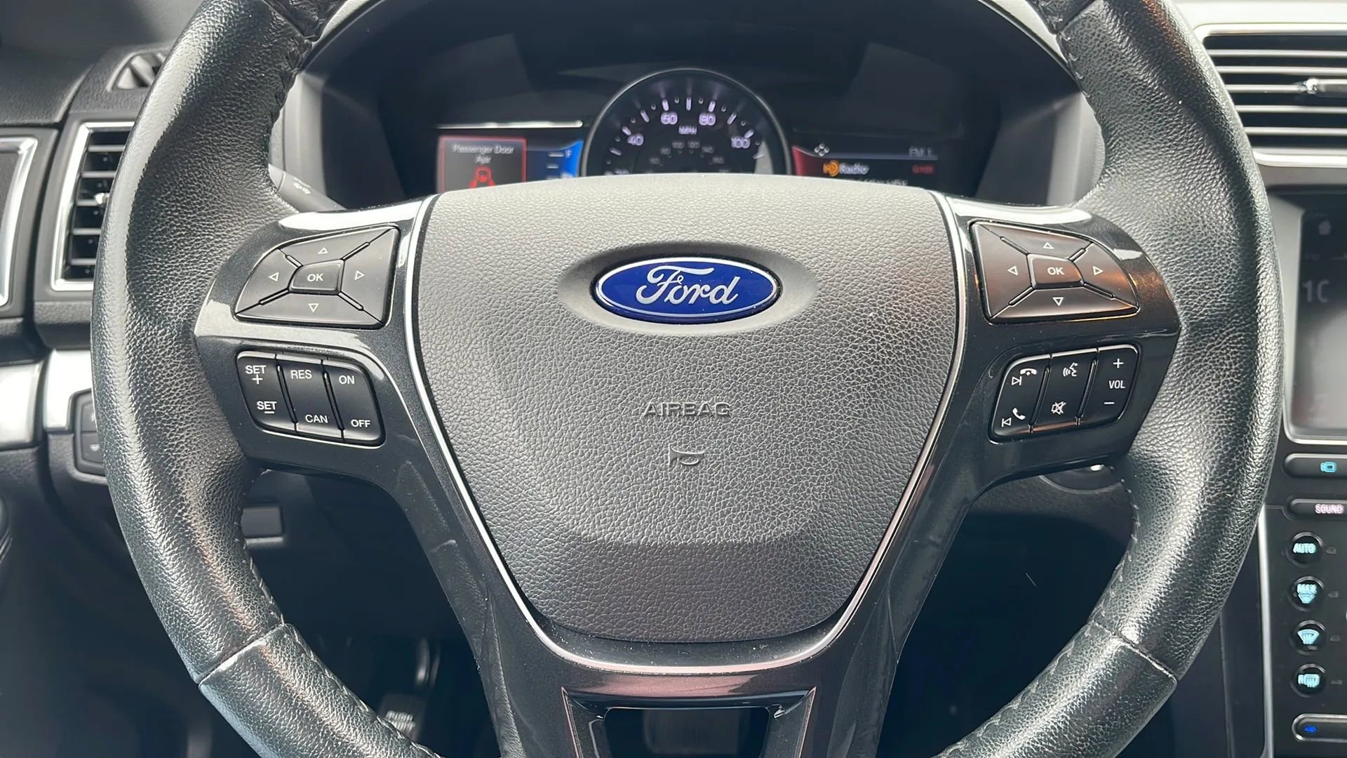Used 2019 Ford Explorer Limited w/ Class III Trailer Tow Package AWD/4WD image 10