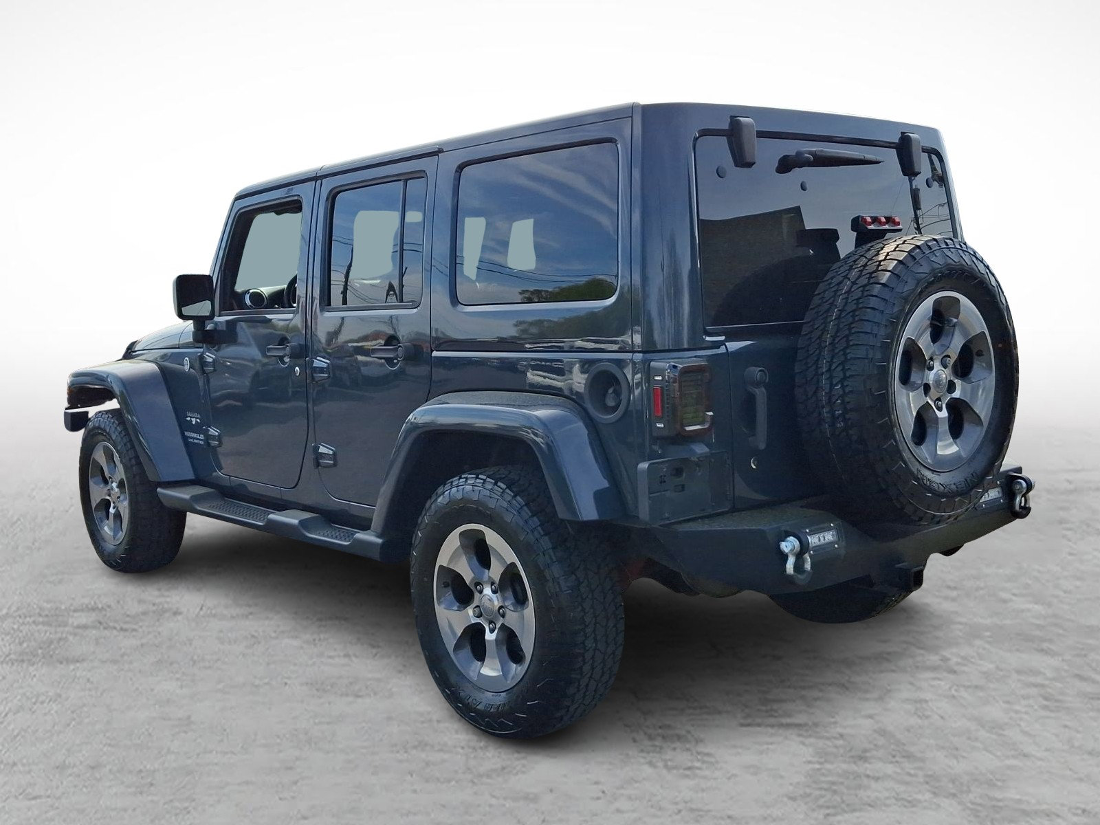 Used 2017 Jeep Wrangler Unlimited Sahara w/ Connectivity Group AWD/4WD image 4