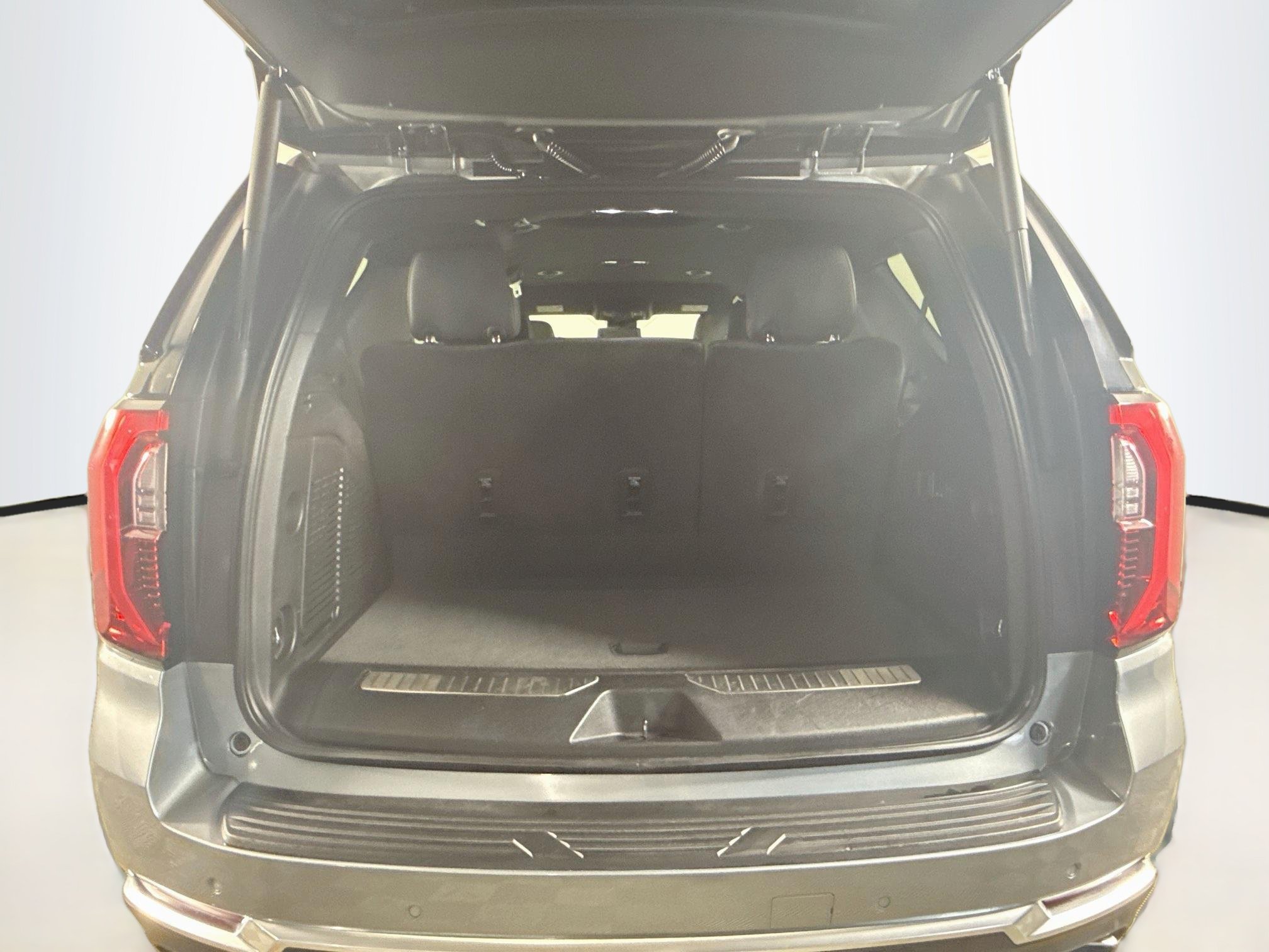 Used 2025 GMC Yukon Denali RWD image 35