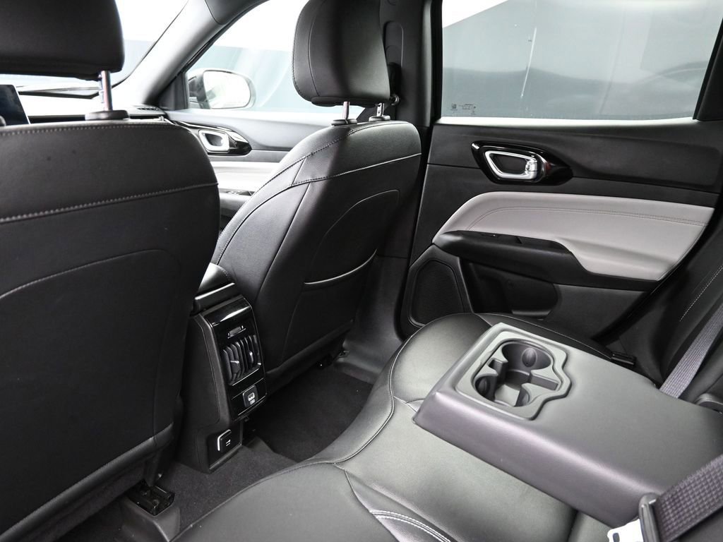 Used 2025 Jeep Compass Limited AWD/4WD image 26