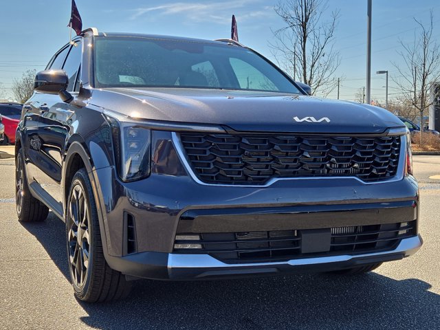 Used 2025 Kia Sorento EX w/ Panoramic Sunroof Package FWD image 4