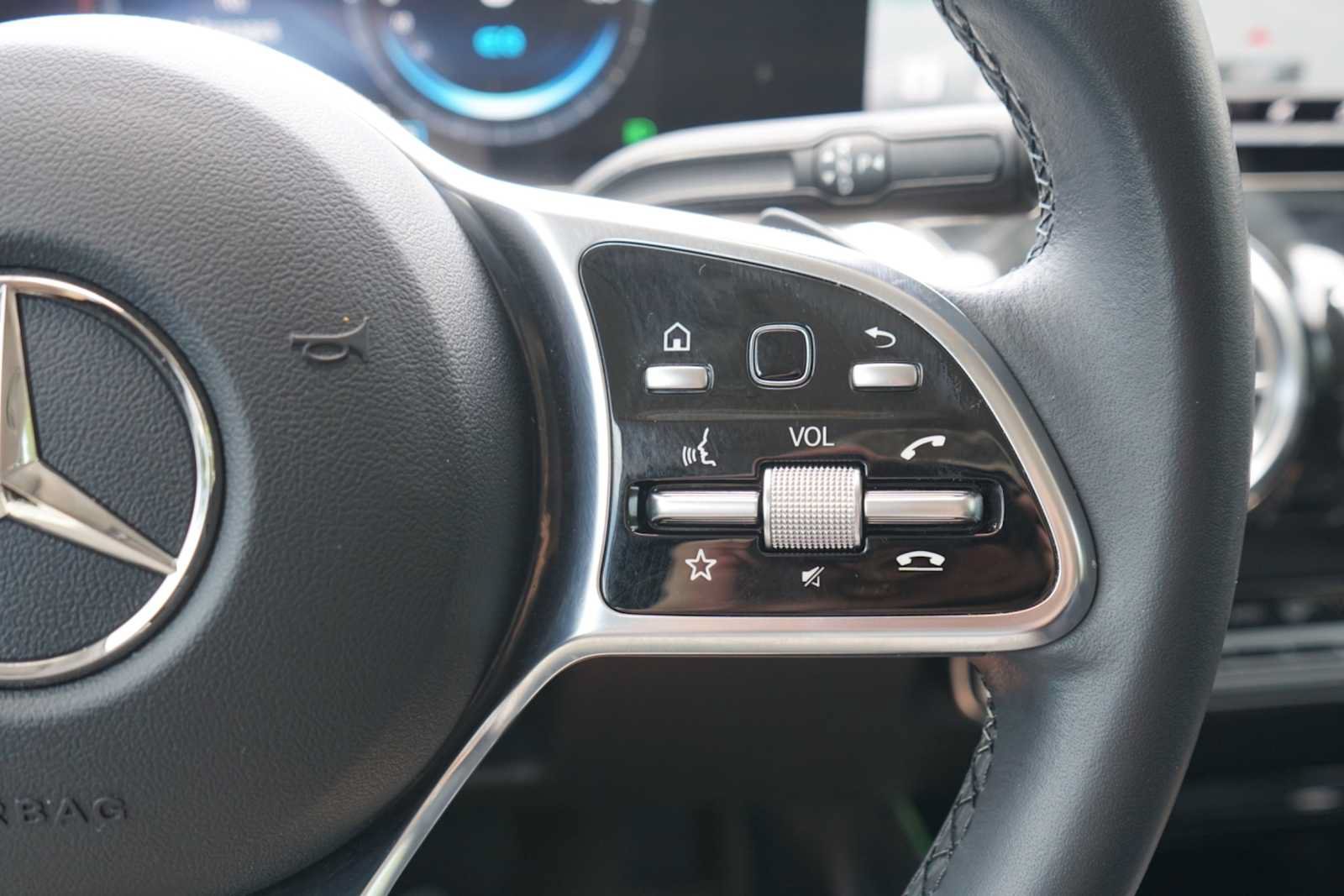 Used 2023 Mercedes-Benz EQB 300 4MATIC image 15