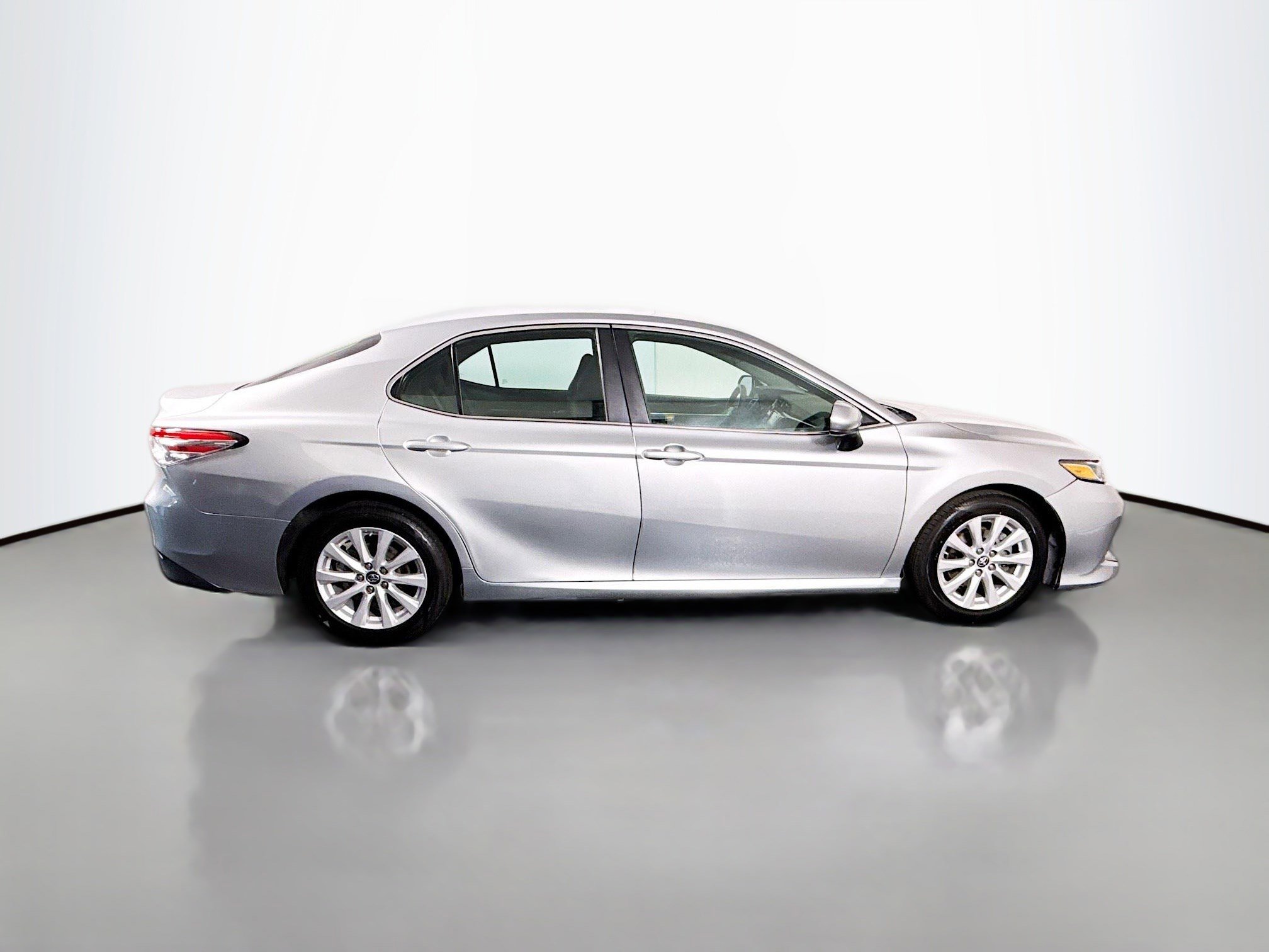 Used 2018 Toyota Camry LE FWD image 11