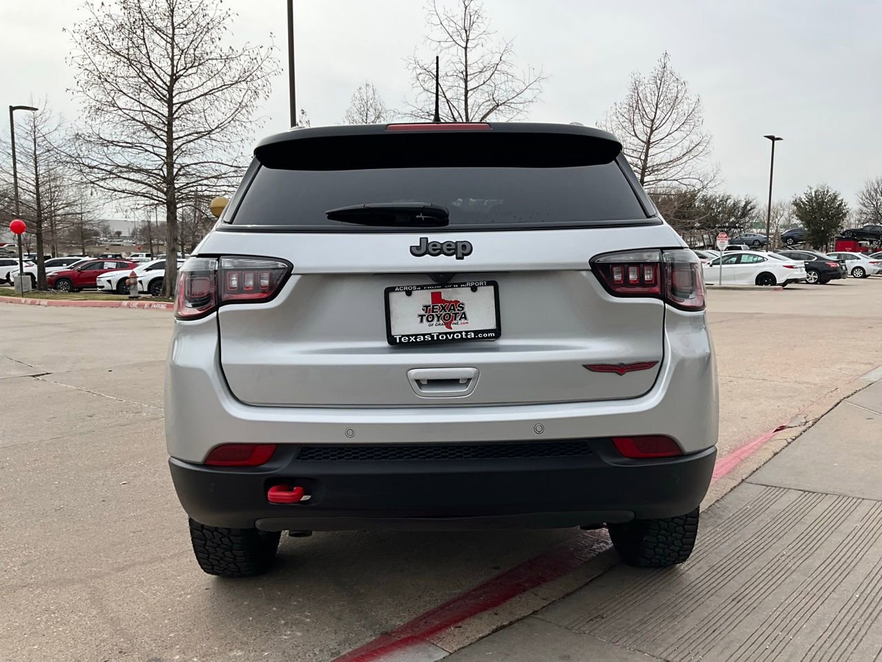 Used 2025 Jeep Compass Trailhawk image 7