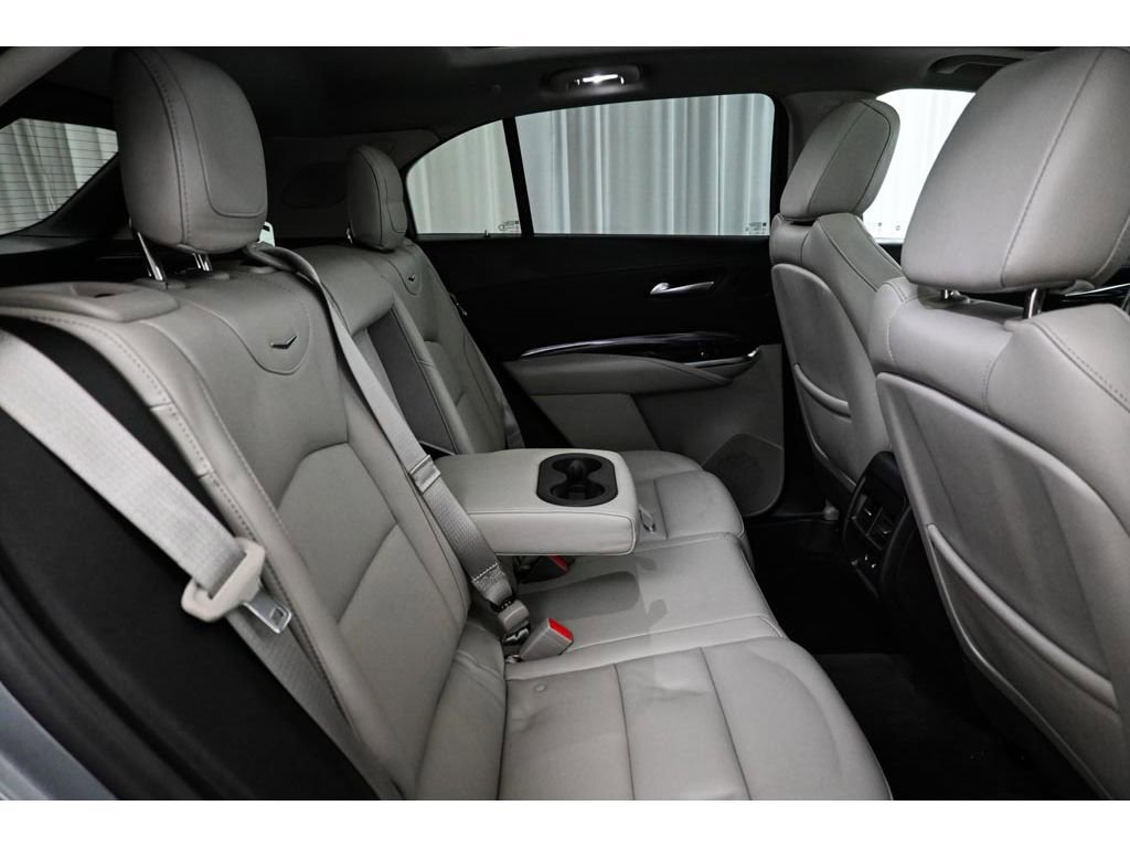 Used 2023 Cadillac XT4 Luxury w/ Cold Weather Package FWD image 18