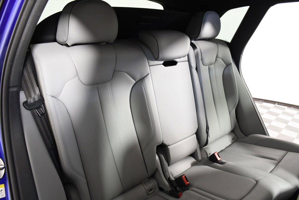 Used 2024 Audi Q5 e Prestige w/ Prestige Package image 23