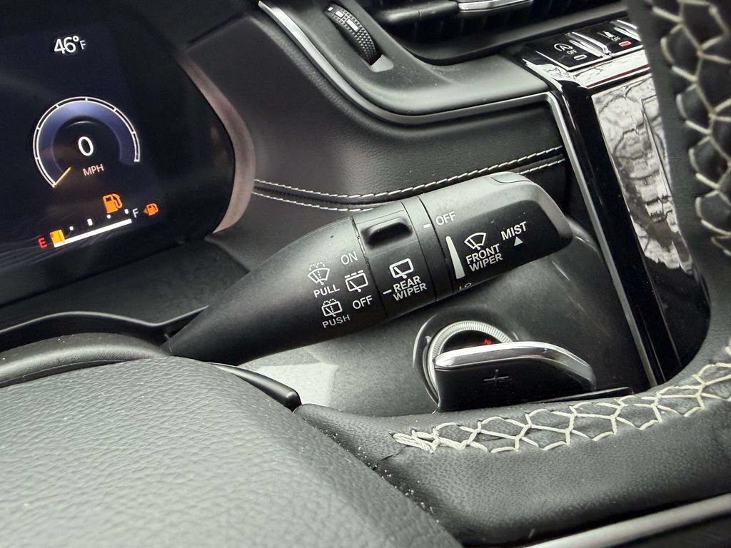 Used 2023 Jeep Grand Cherokee Laredo AWD/4WD image 35