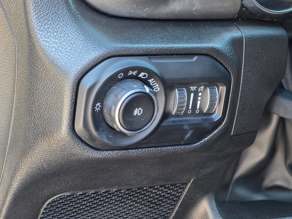 Used 2022 Jeep Wrangler Unlimited Sahara AWD/4WD image 36
