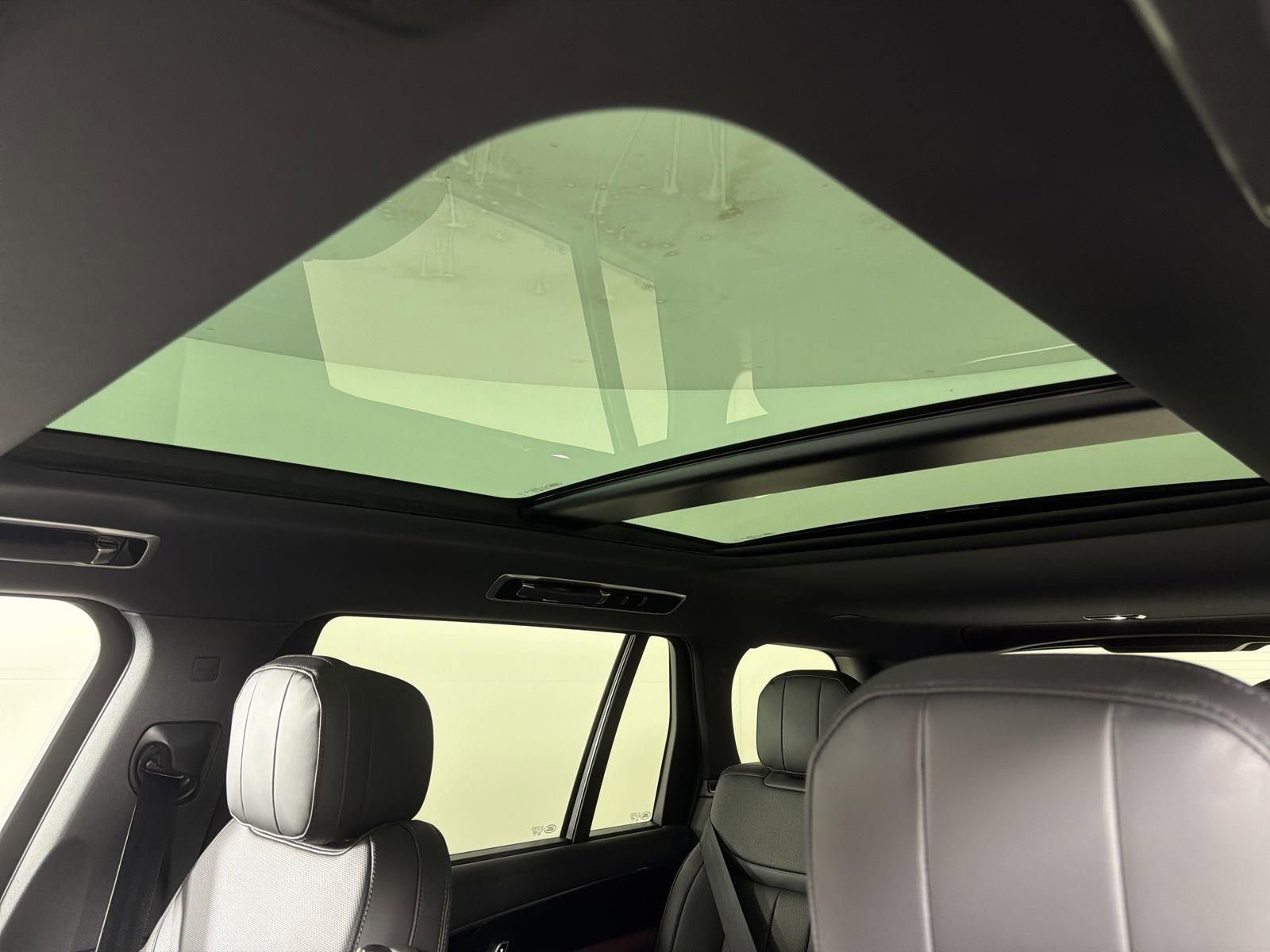 New 2026 Land Rover Range Rover Long Wheelbase SE image 9