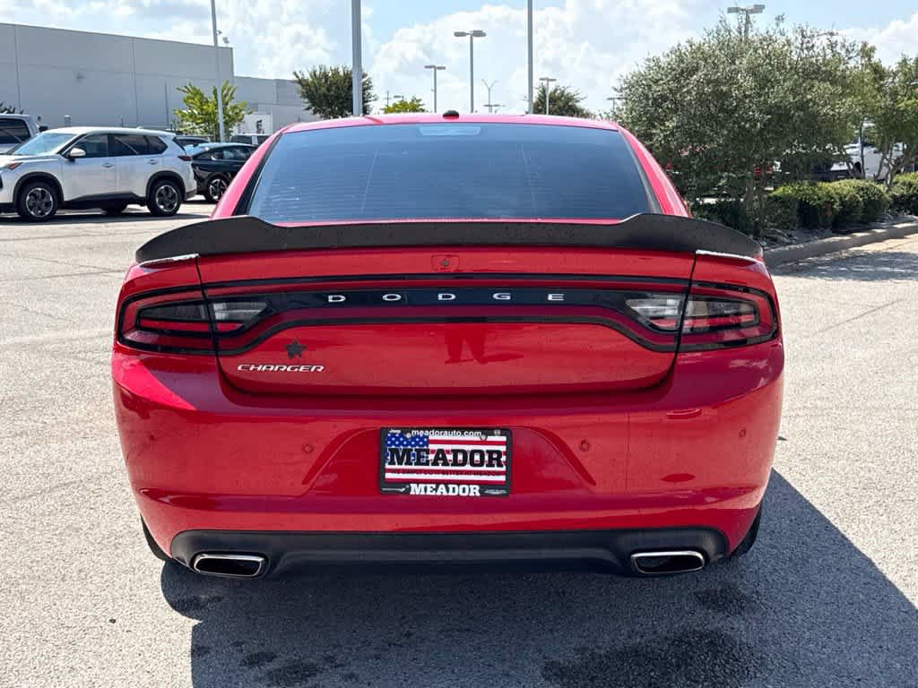 Used 2020 Dodge Charger SXT w/ Leather Interior Group RWD image 4