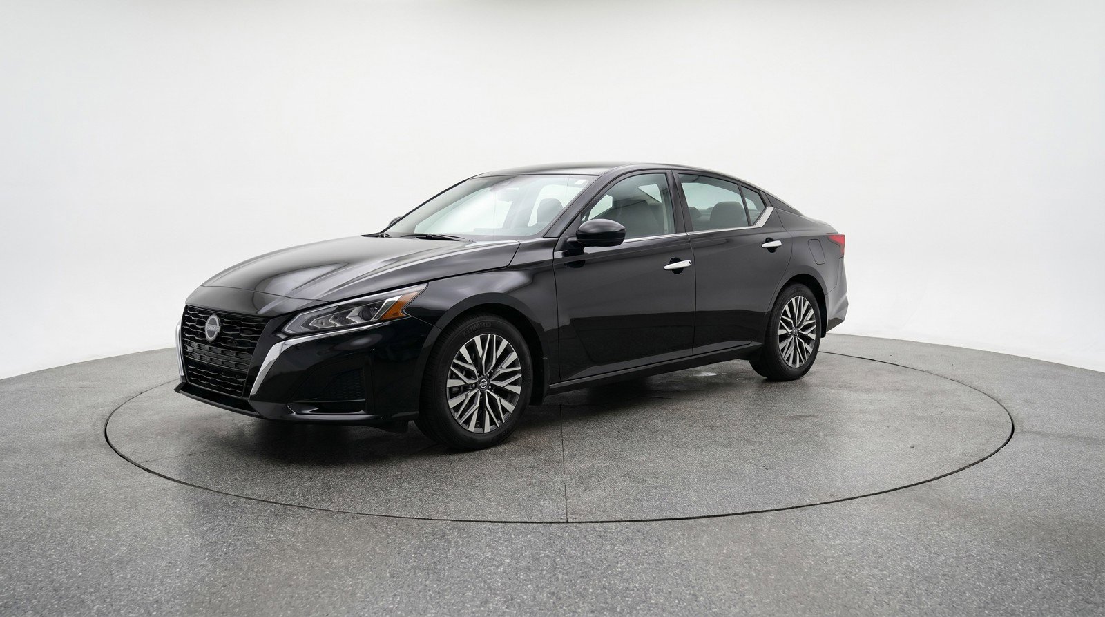 Used 2025 Nissan Altima 2.5 SV FWD image 3