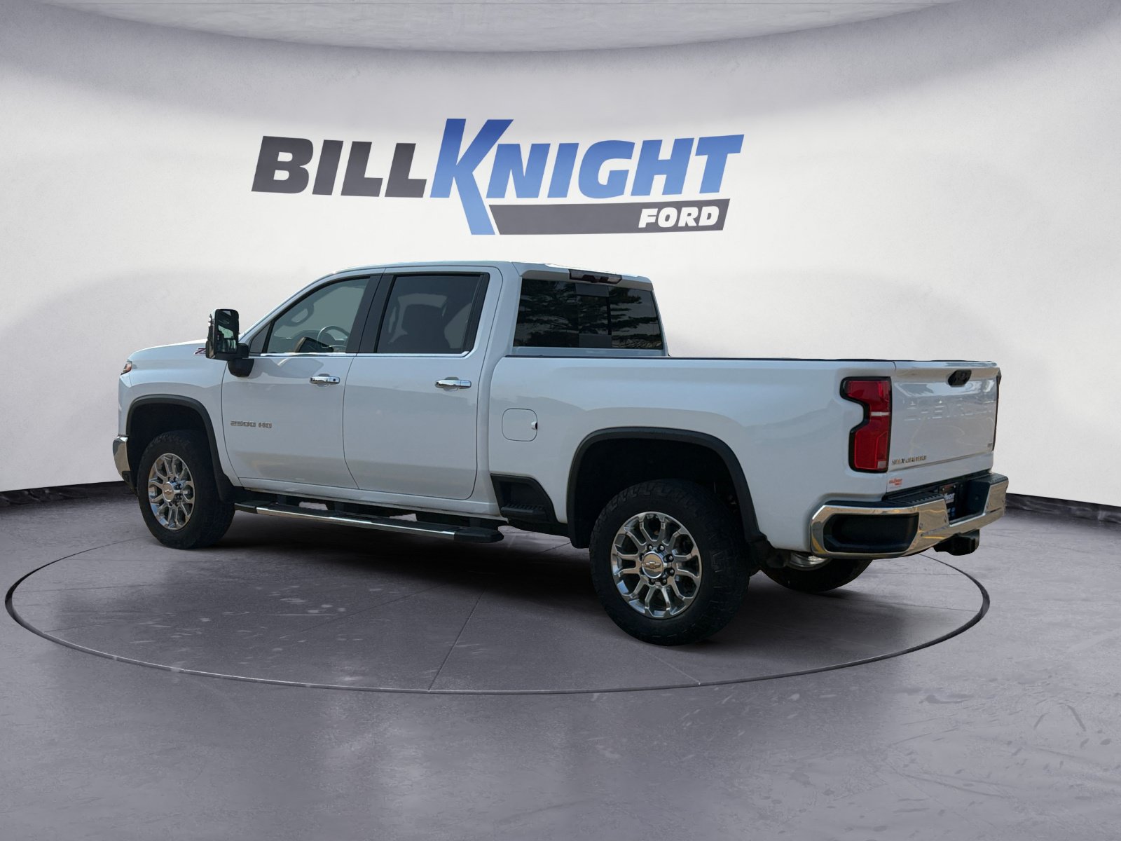 Used 2024 Chevrolet Silverado 2500 LTZ w/ LTZ Plus Package AWD/4WD image 3