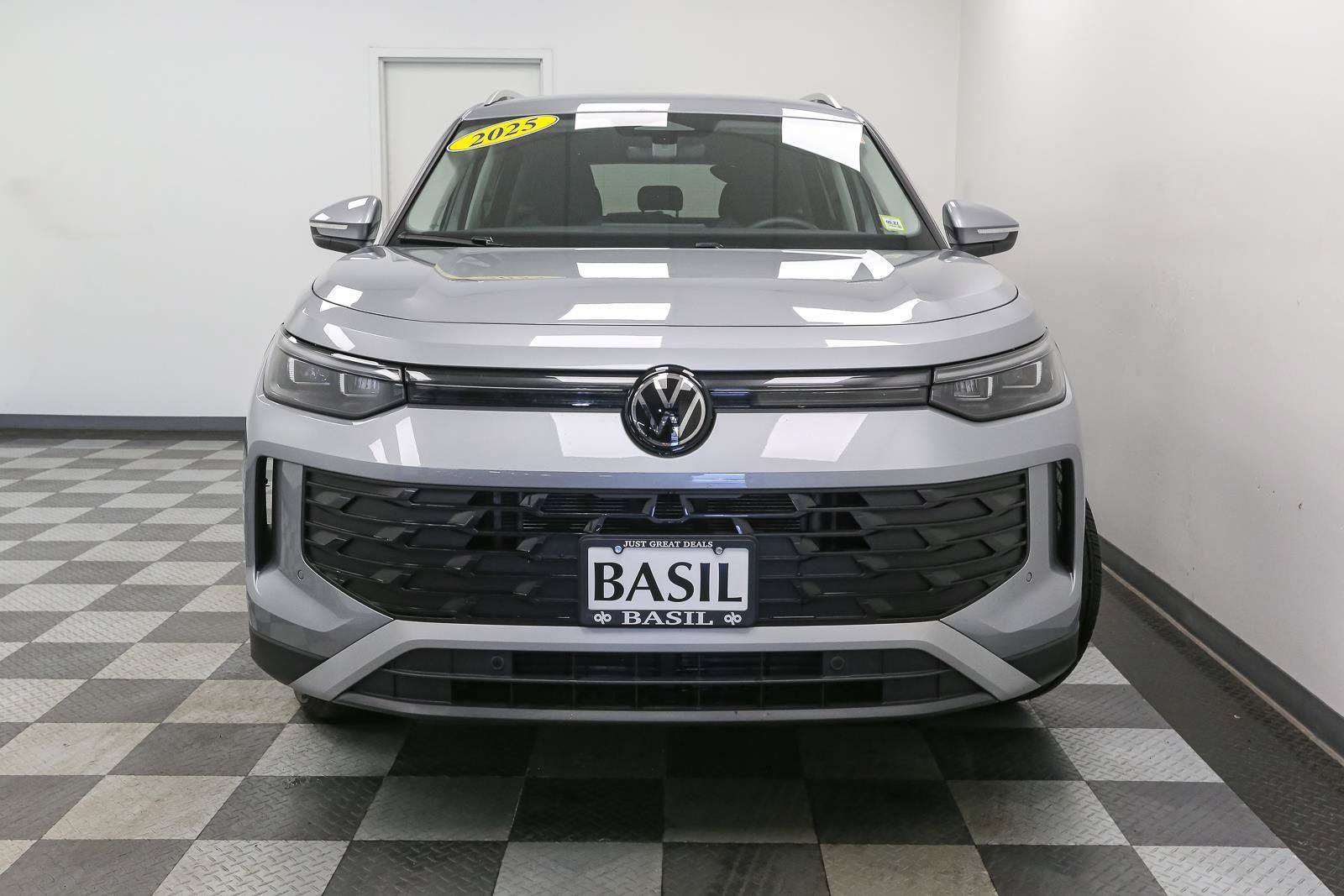 Used 2025 Volkswagen Tiguan S w/ 18" Wheel Package AWD/4WD image 3