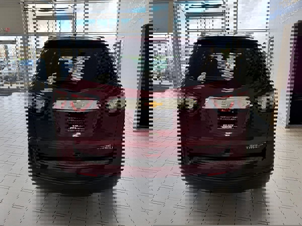 Used 2015 Chevrolet Traverse LT w/ Style and Technology Package image 5