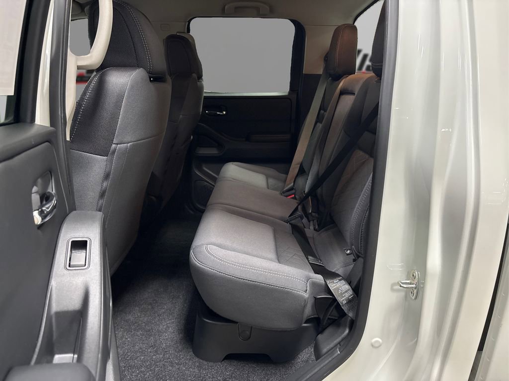 Used 2025 Nissan Frontier SV image 10