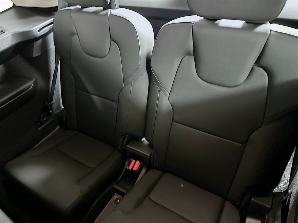Used 2025 Volvo XC90 B5 Plus w/ Protection Package Premier image 4