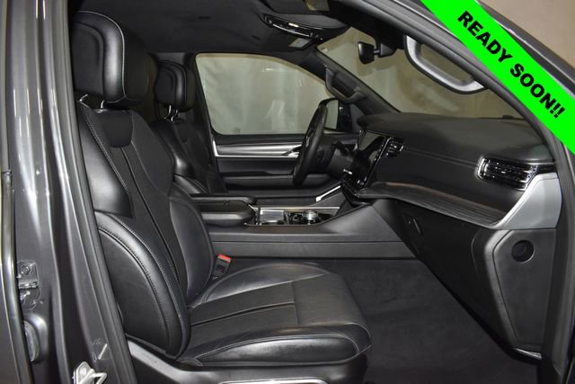 Certified 2024 Jeep Wagoneer Series II w/ Flexible Seating Group image 30