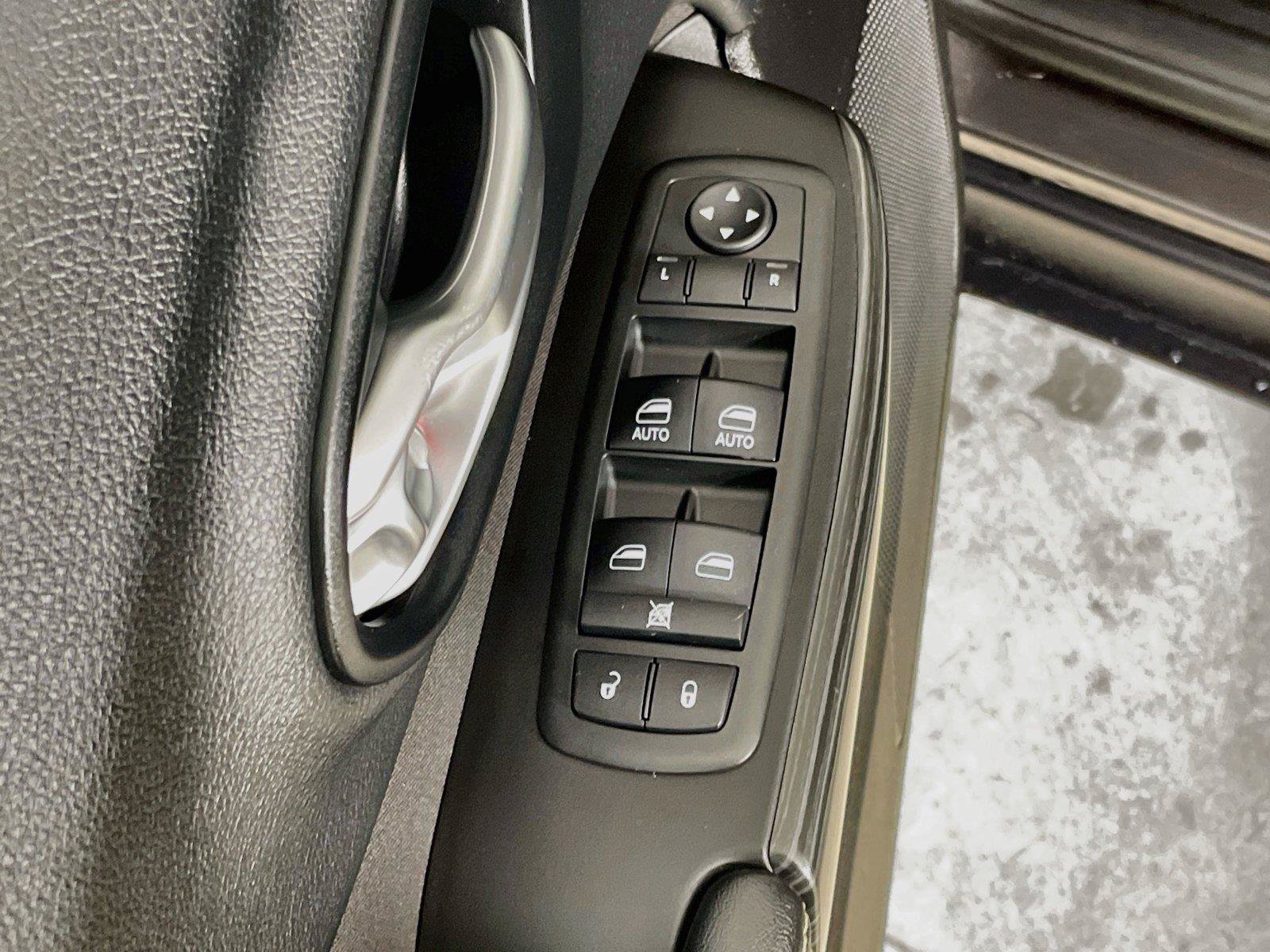 Used 2014 Jeep Cherokee Latitude w/ Comfort/Convenience Group AWD/4WD image 20