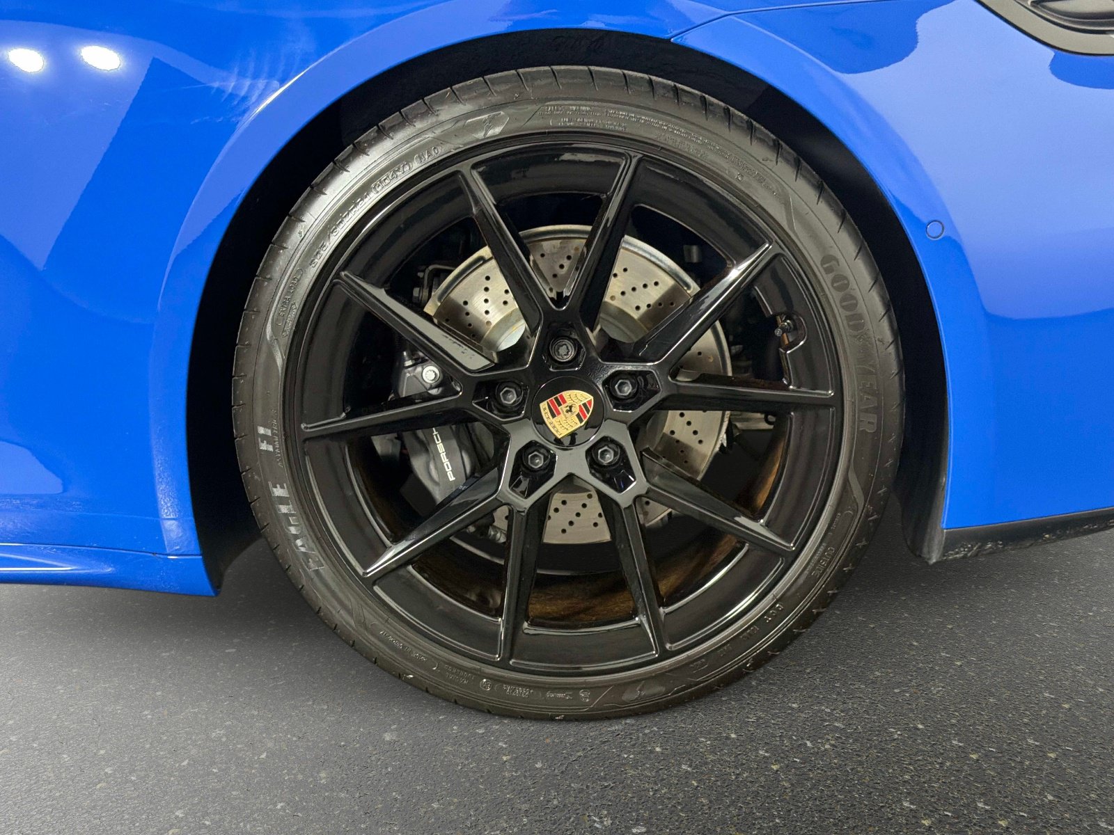 Used 2025 Porsche 911 Carrera RWD image 14