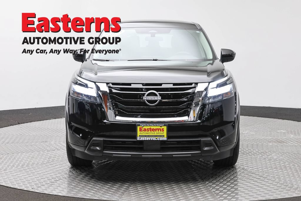 Used 2024 Nissan Pathfinder S AWD/4WD image 2