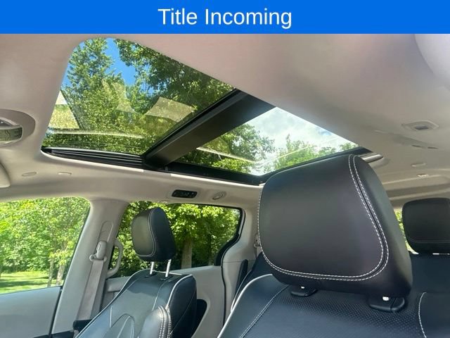 Used 2023 Chrysler Pacifica Limited FWD image 17