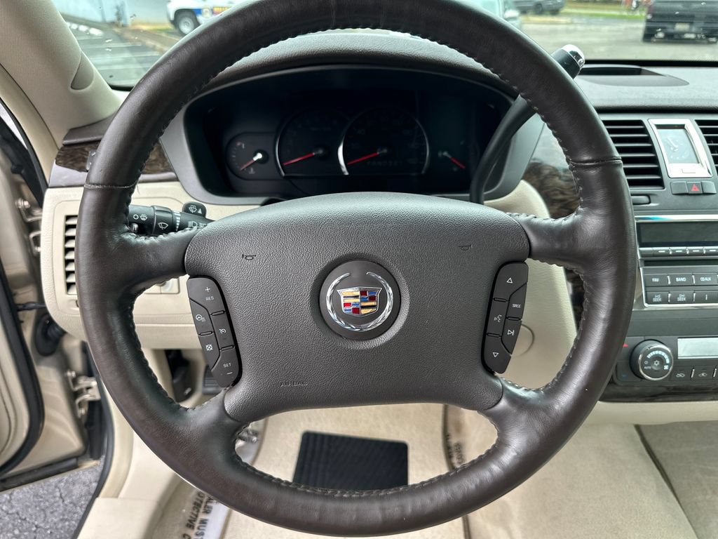 Used 2008 Cadillac DTS w/ Sun And Sound Package FWD image 16