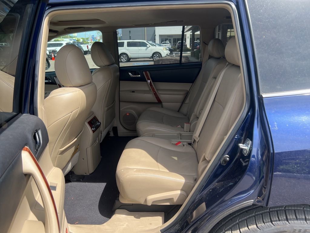Used 2011 Toyota Highlander Limited w/ Tow Pkg image 11