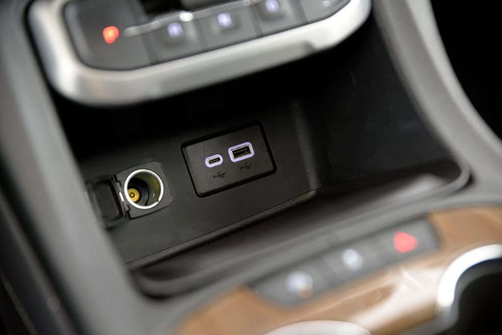 Used 2023 GMC Acadia SLE w/ Driver Convenience Package image 25