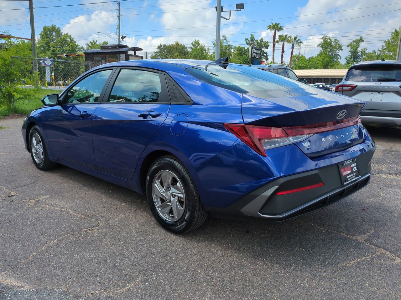 Used 2025 Hyundai Elantra SE w/ Cargo Package FWD image 7