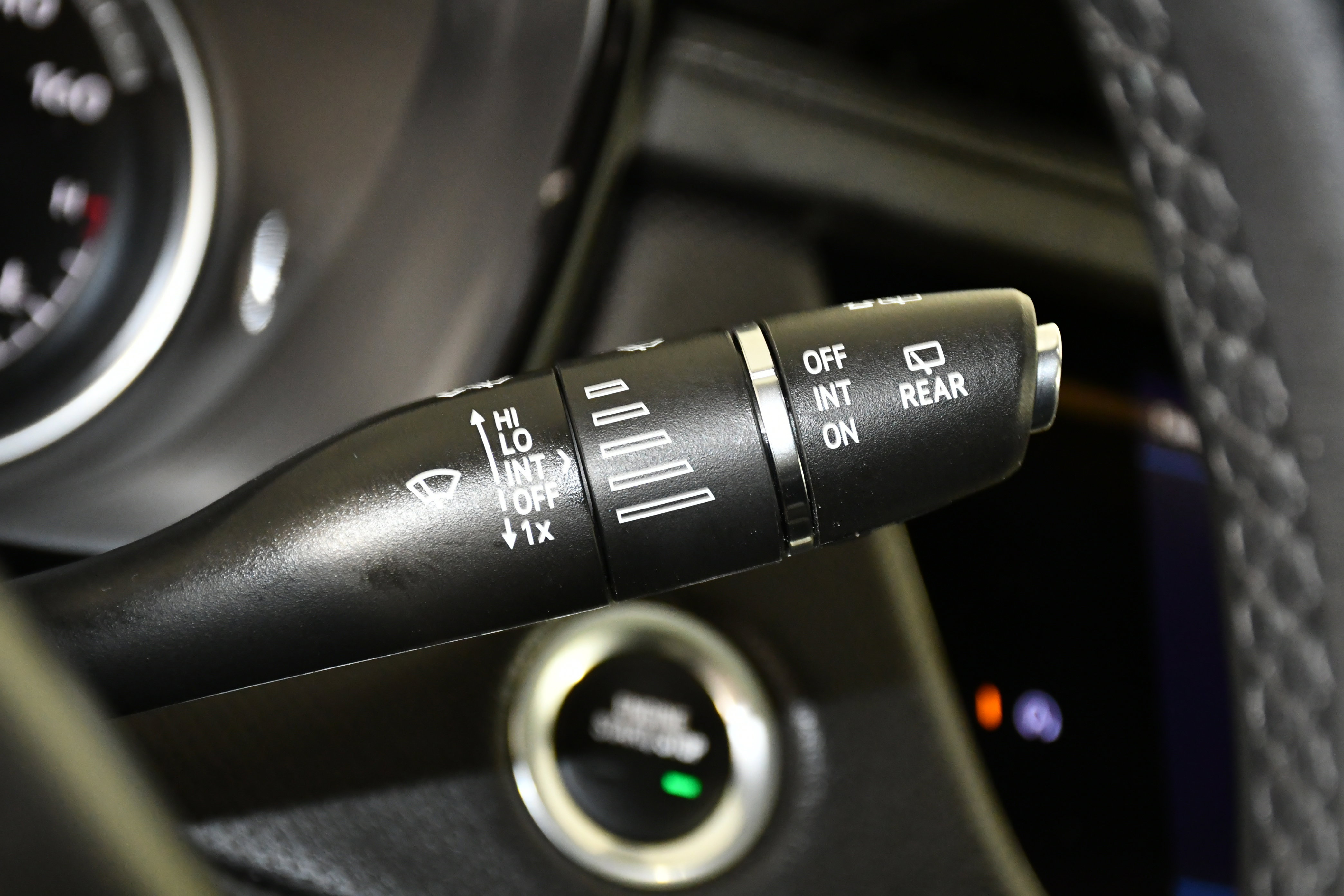 Used 2025 Cadillac XT6 Luxury image 24