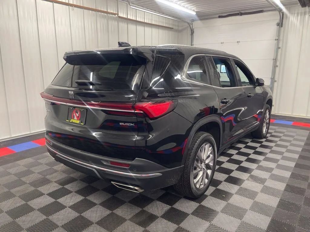 Used 2025 Buick Enclave Preferred AWD/4WD image 4