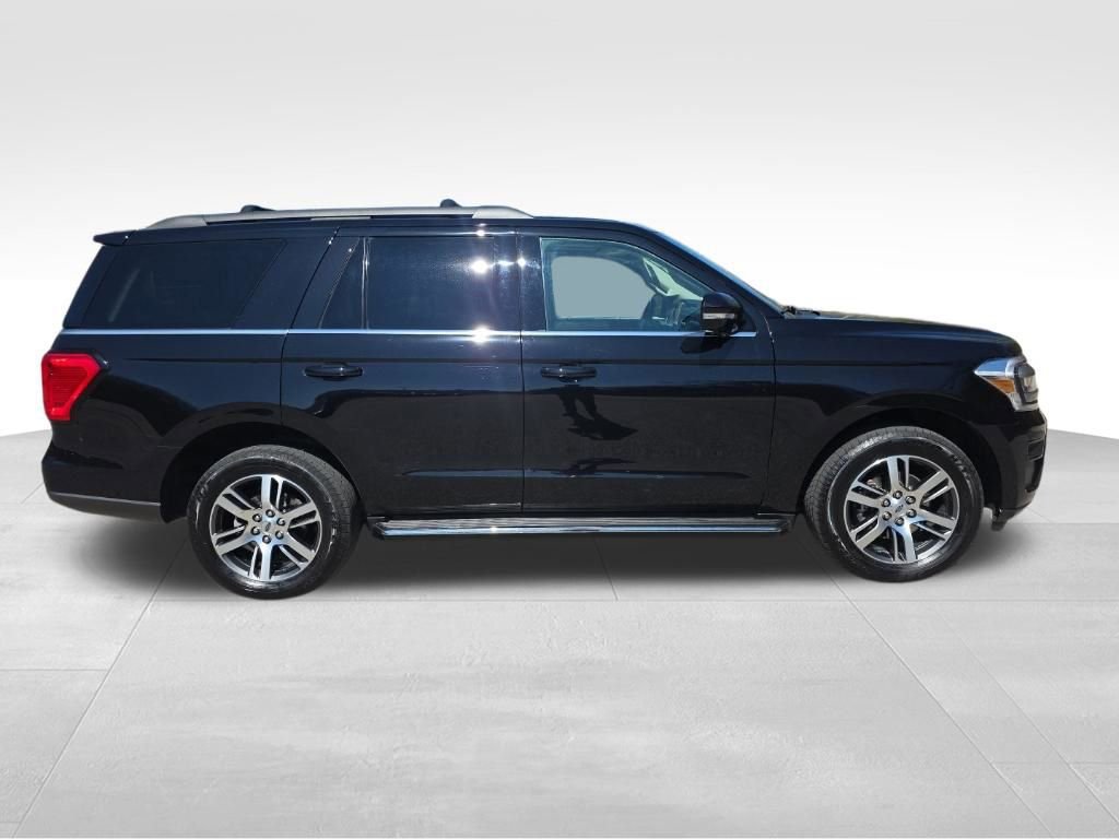 Used 2023 Ford Expedition XLT image 4
