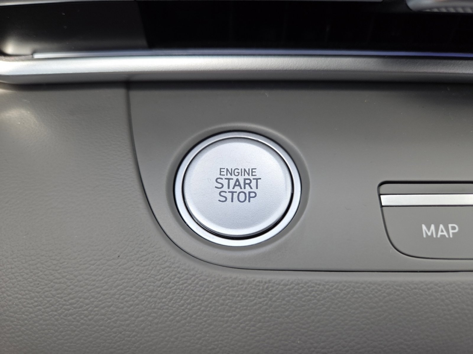 Used 2025 Hyundai Elantra SEL FWD image 11