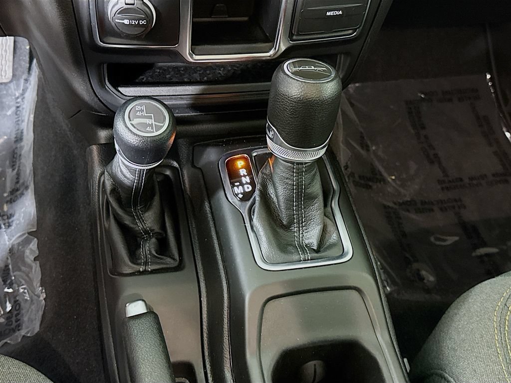 Used 2024 Jeep Gladiator Sport AWD/4WD image 8