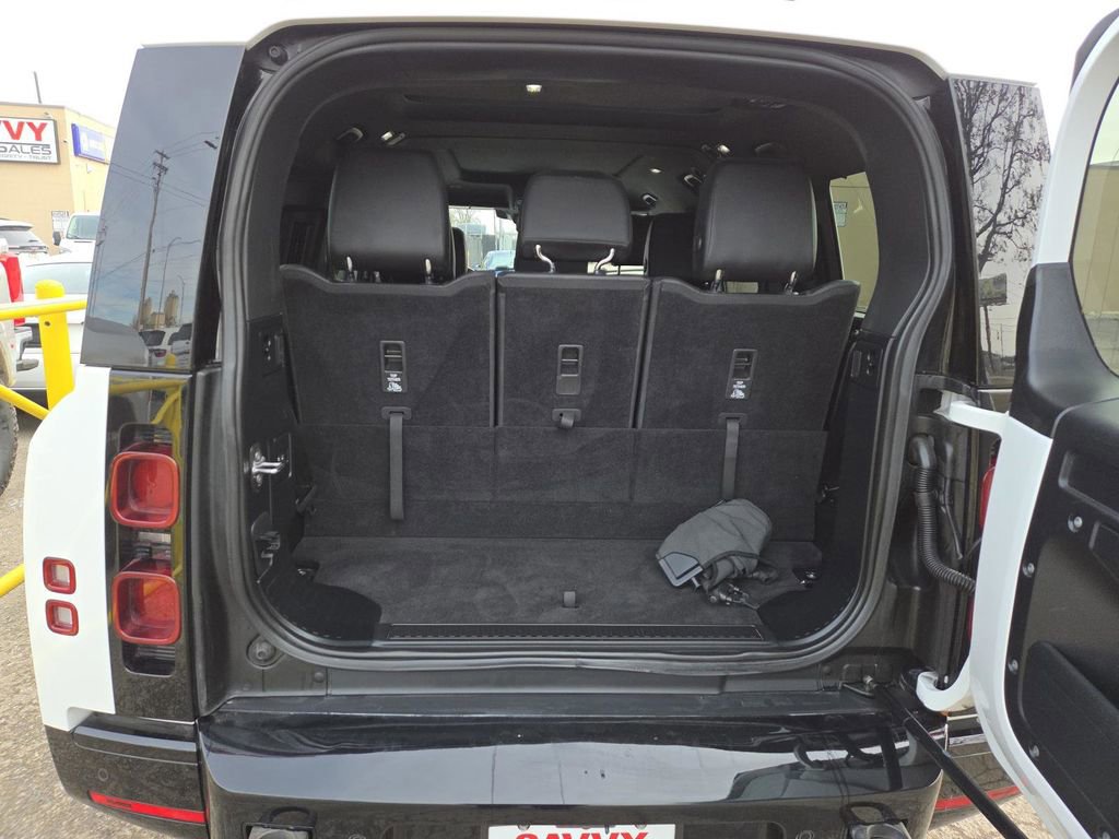 Used 2024 Land Rover Defender 130 X-Dynamic SE image 16