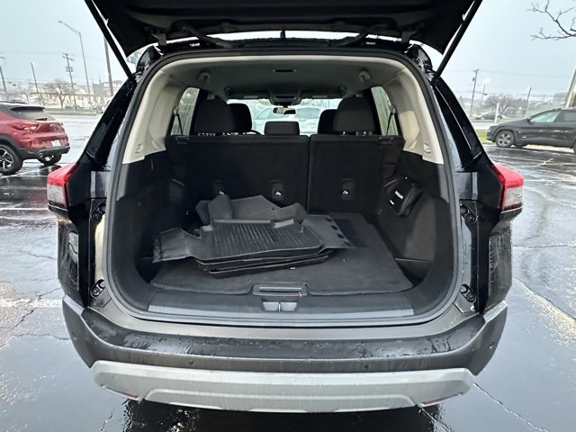 Used 2023 Nissan Rogue S image 16