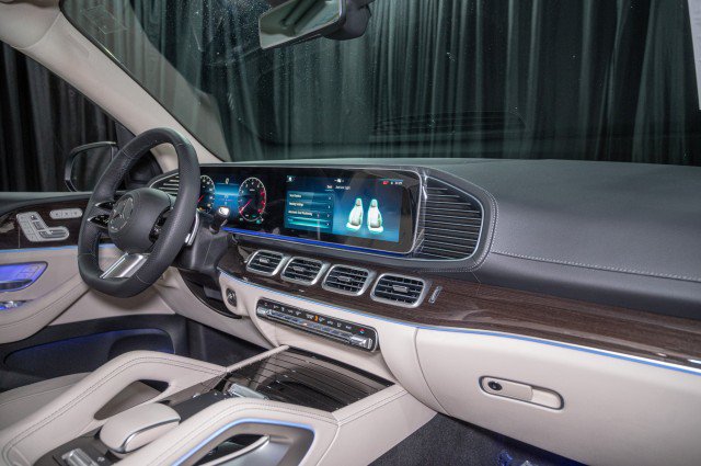 New 2026 Mercedes-Benz GLS 450 4MATIC image 14