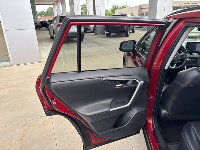 Used 2019 Toyota RAV4 Limited w/ Advanced Technology Package AWD/4WD image 31