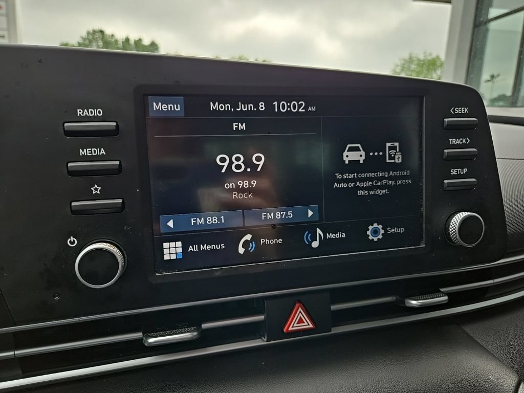 Used 2025 Hyundai Elantra SE FWD image 45