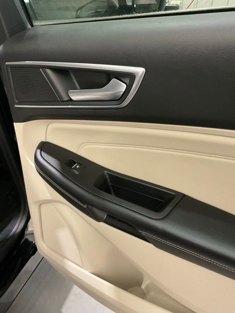 Used 2022 Ford Edge Titanium AWD/4WD image 15