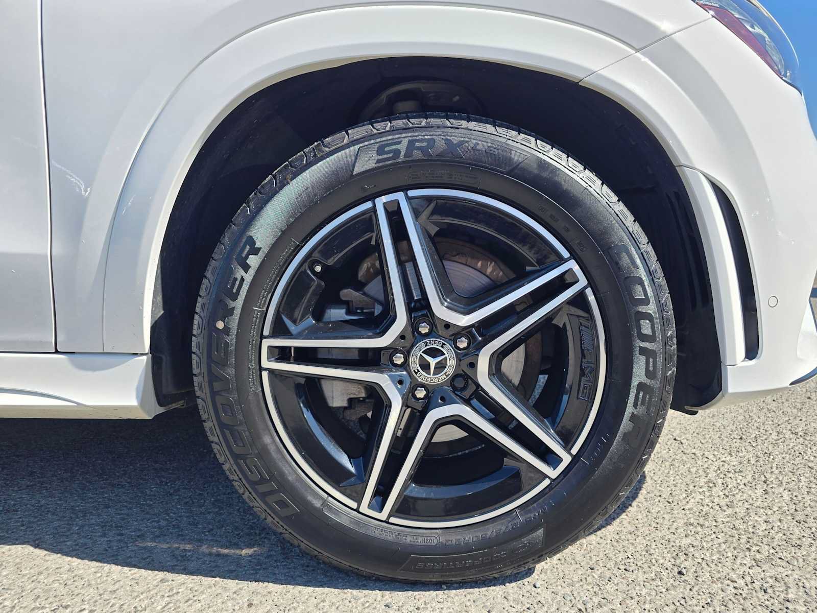 Used 2022 Mercedes-Benz GLE 350 4MATIC w/ AMG Line Exterior image 9