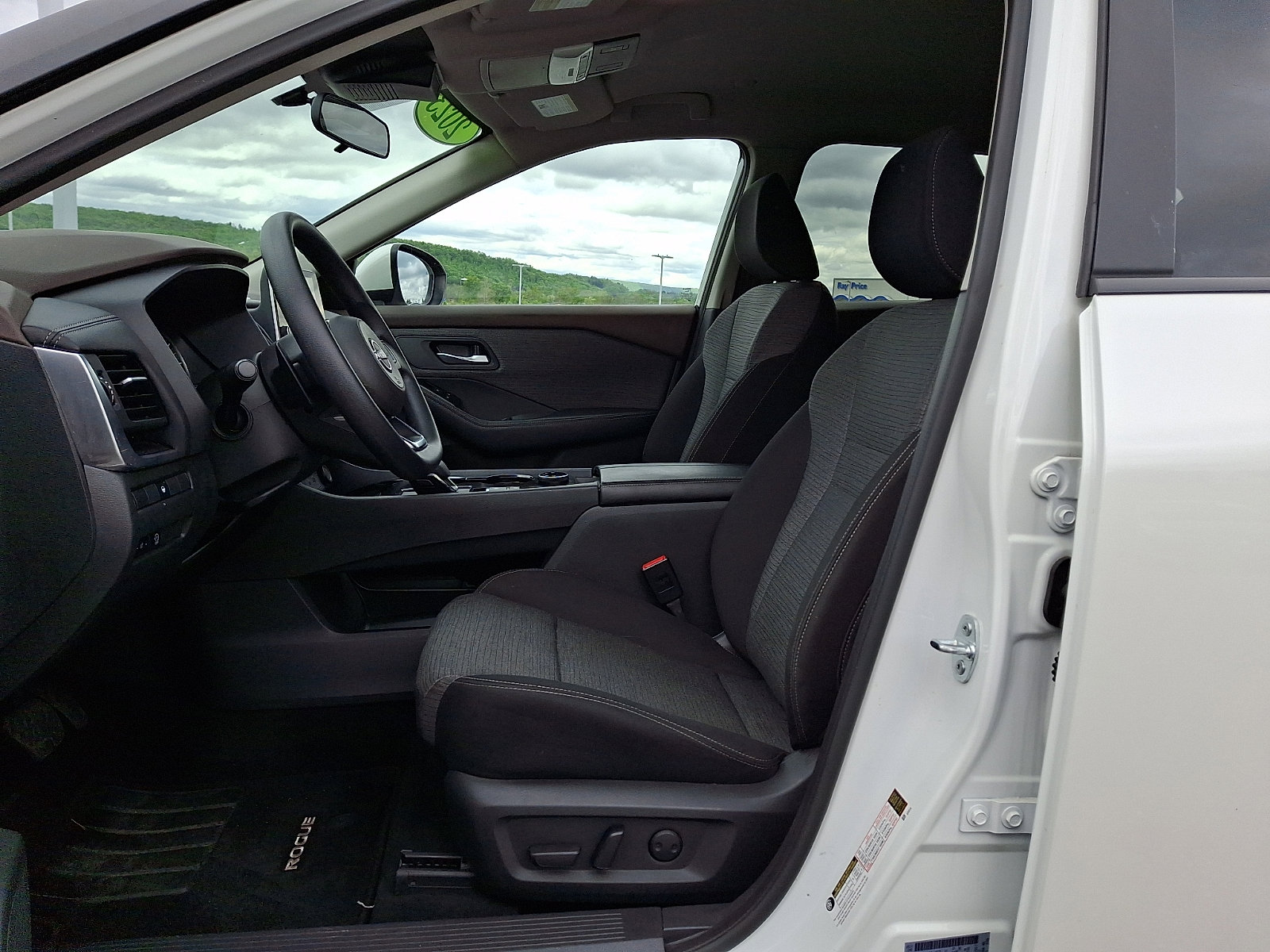 Used 2020 Nissan Rogue SV AWD/4WD image 13